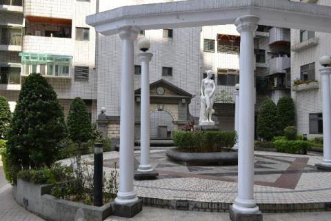 山河戀三房車